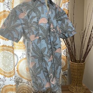 🔥American Eagle🔥 flex button-down short-sleeved shirt. Flamingos! XS